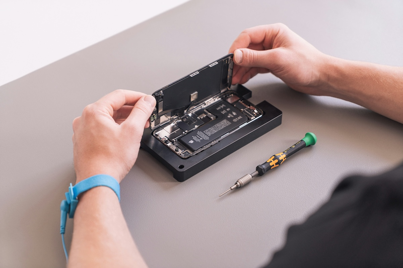 Gulati Telecom reparatiewinkel aan de Bergweg in Rotterdam